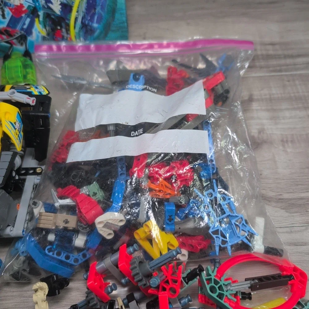 Vintage Cyber K'nex Ultra 63007 Make 5 Cyber Robots ( Missing Parts)